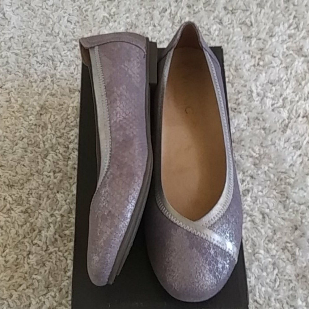 Vionic Lavender Metallic Ballet Flats New in Box